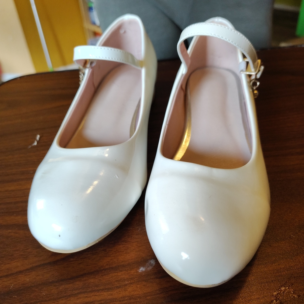 Mary Jane White Flats with Elegant Strap